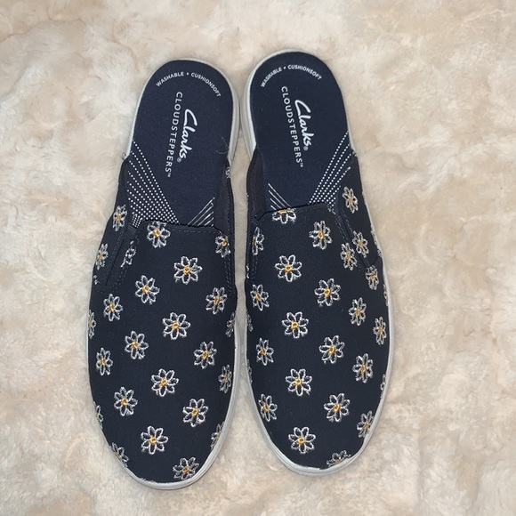 Cloudsteppers By Clark Navy Floral Breeze Shore Mule - Picture 1 of 7